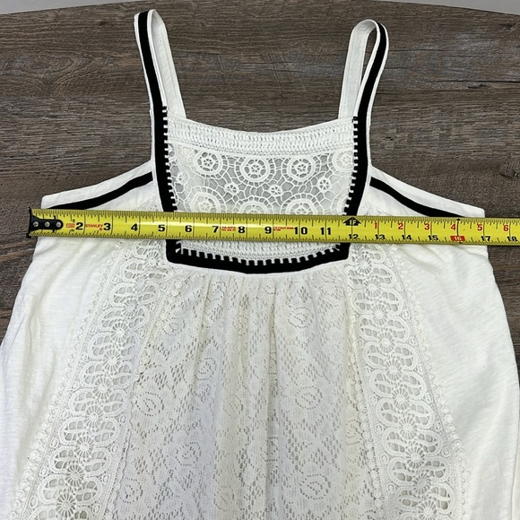 SOLD IN STORE Akemi + Kin Boho Crotchet Detailed Tank Top Size Medium - Picture 11 of 13
